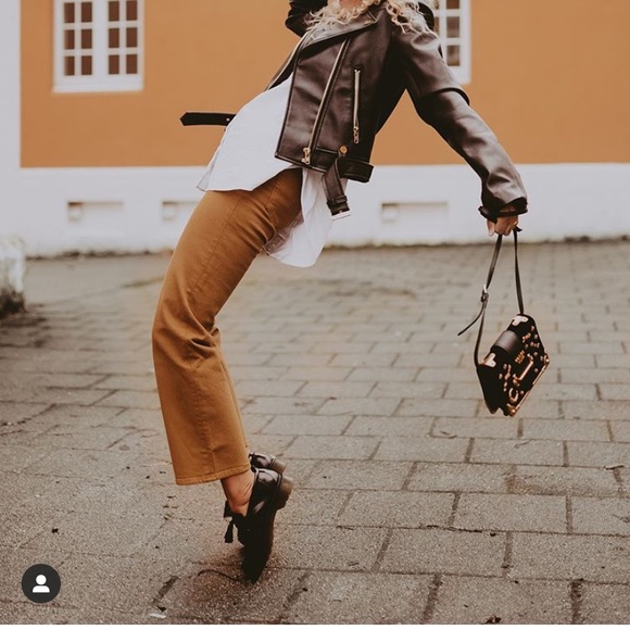 Last ONE Levi’s Ribcage Straight Jeans - Picture 6 of 16